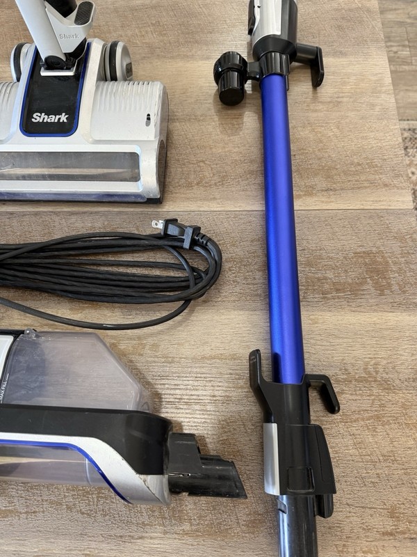 SHARK ~ HZ251 ~ Ultralight Corded Stick Vacuum ~ With Self-Cleaning Brushroll gallery