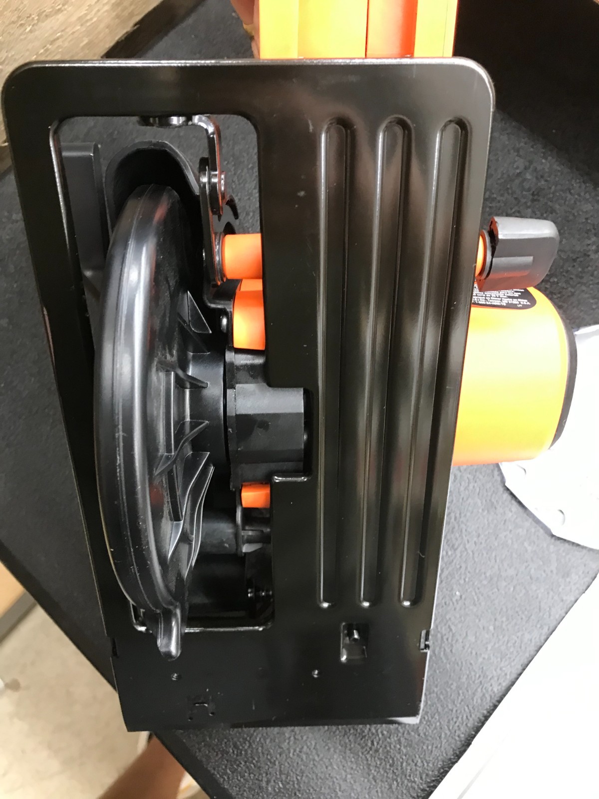 BLACK+DECKER 20V MAX* 5-1/2 In. Circular Saw - BDCCS20 gallery