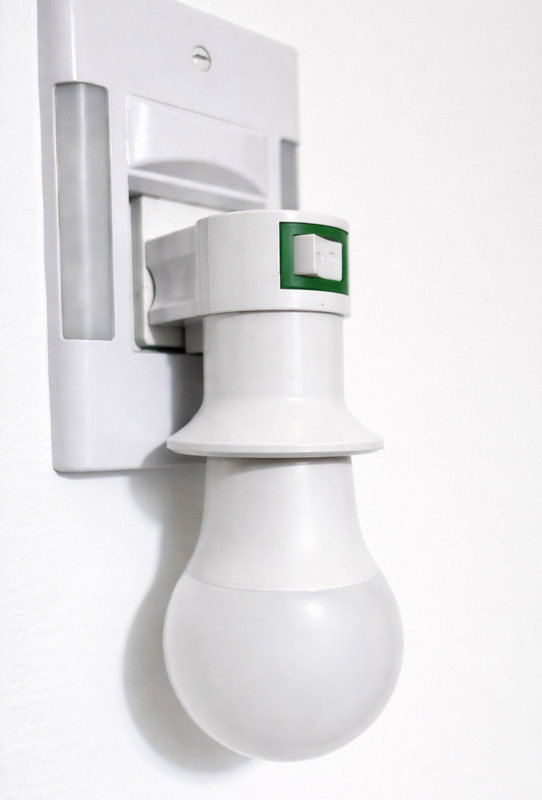 4 Pack POWTECH Plug-In Lamp Socket with Switch Light Bulb Holder Adapter ON/Off gallery