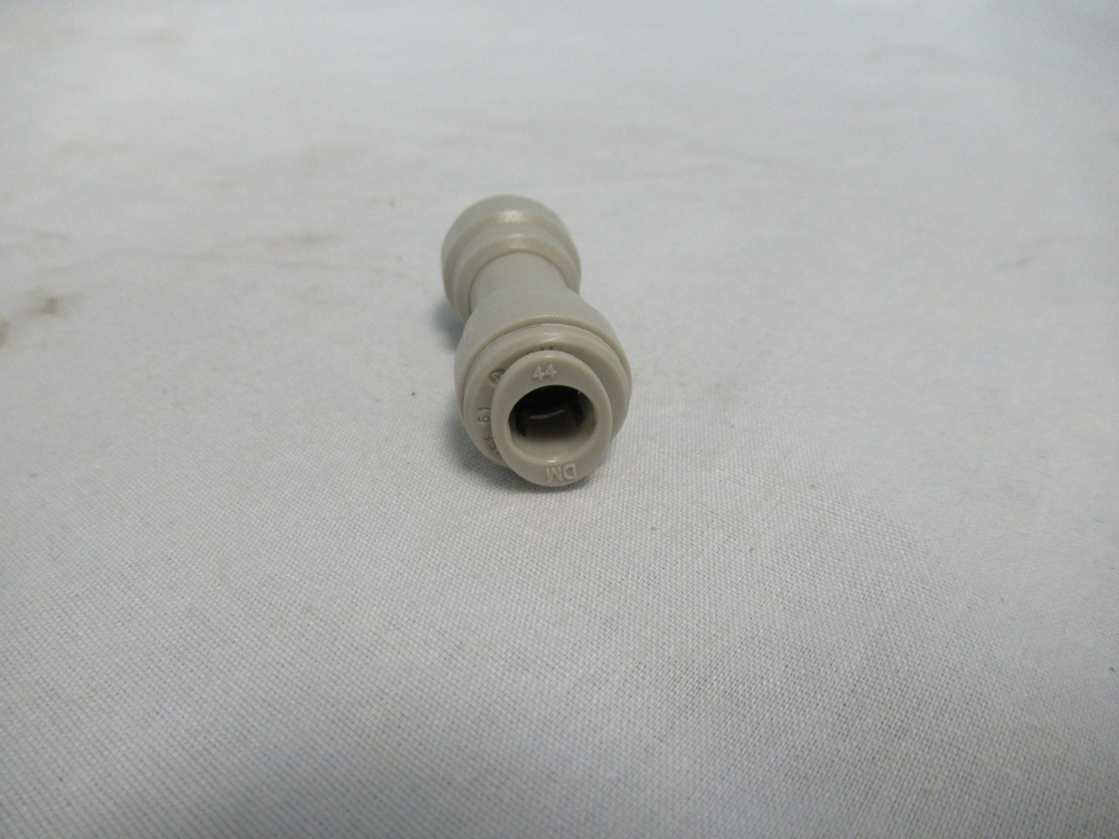 Frigidaire Fridge Water Tube Connector Straight 5/16 to 5/16 242103001 (Lot #6) gallery