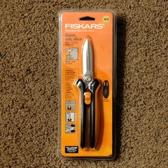 Fiskars Multi Use 8″ Ergonomic Garden Shears / Micro Tech In Sheath