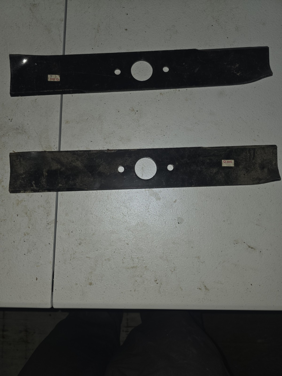Oregon 91-718 Mower Blade SIMPLICITY/Allis Chalmers 16-11/16" 1-3/8" Center gallery