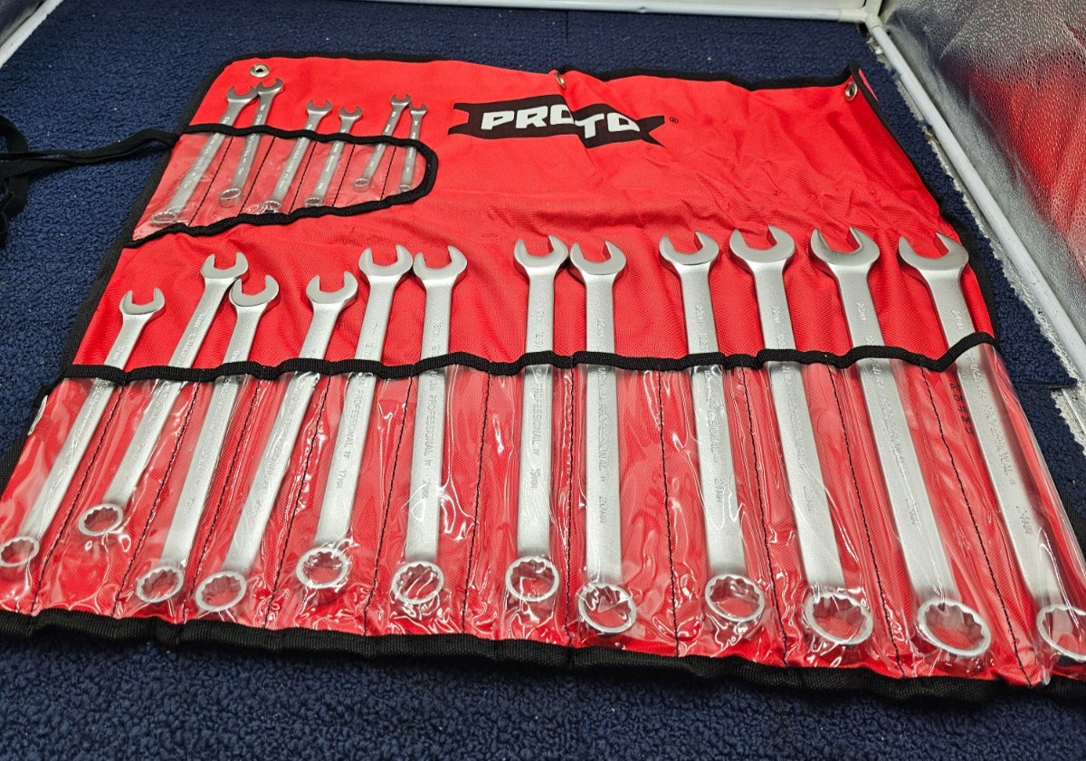 Proto 18-Piece 12-Point Satin Metric Combination Wrench, 7mm to 24mm gallery