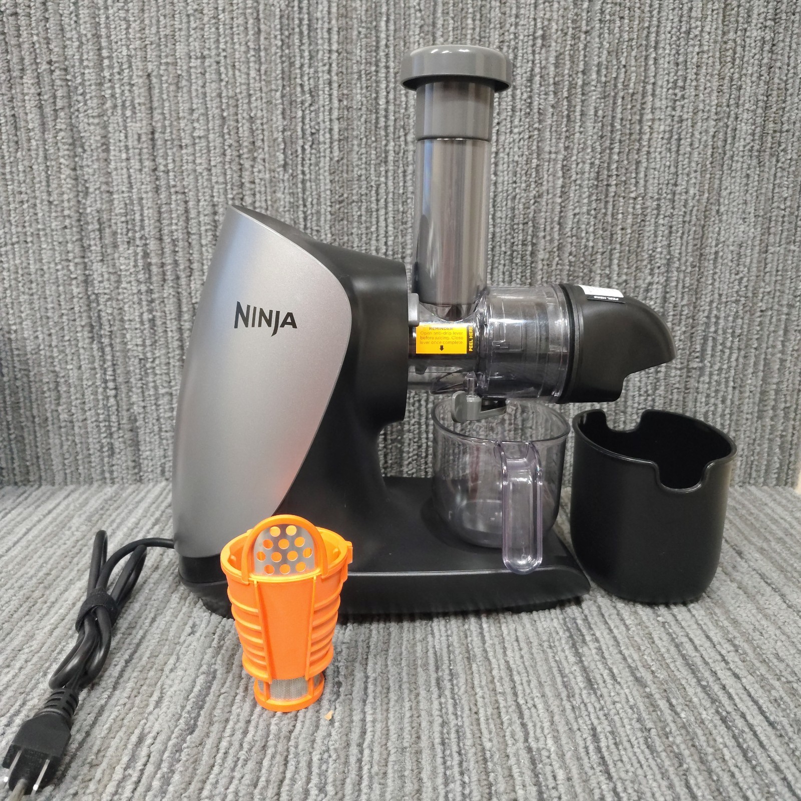 Ninja Cold Press Juicer Pro JC101 Compact Slow Juicer Pulp Control, Both filters gallery