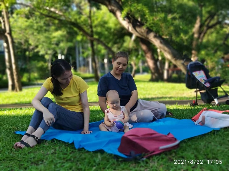 Pocket Blanket -Compact Picnic Blanket Beach Blanket Sandproof 55”x60” Packab... gallery