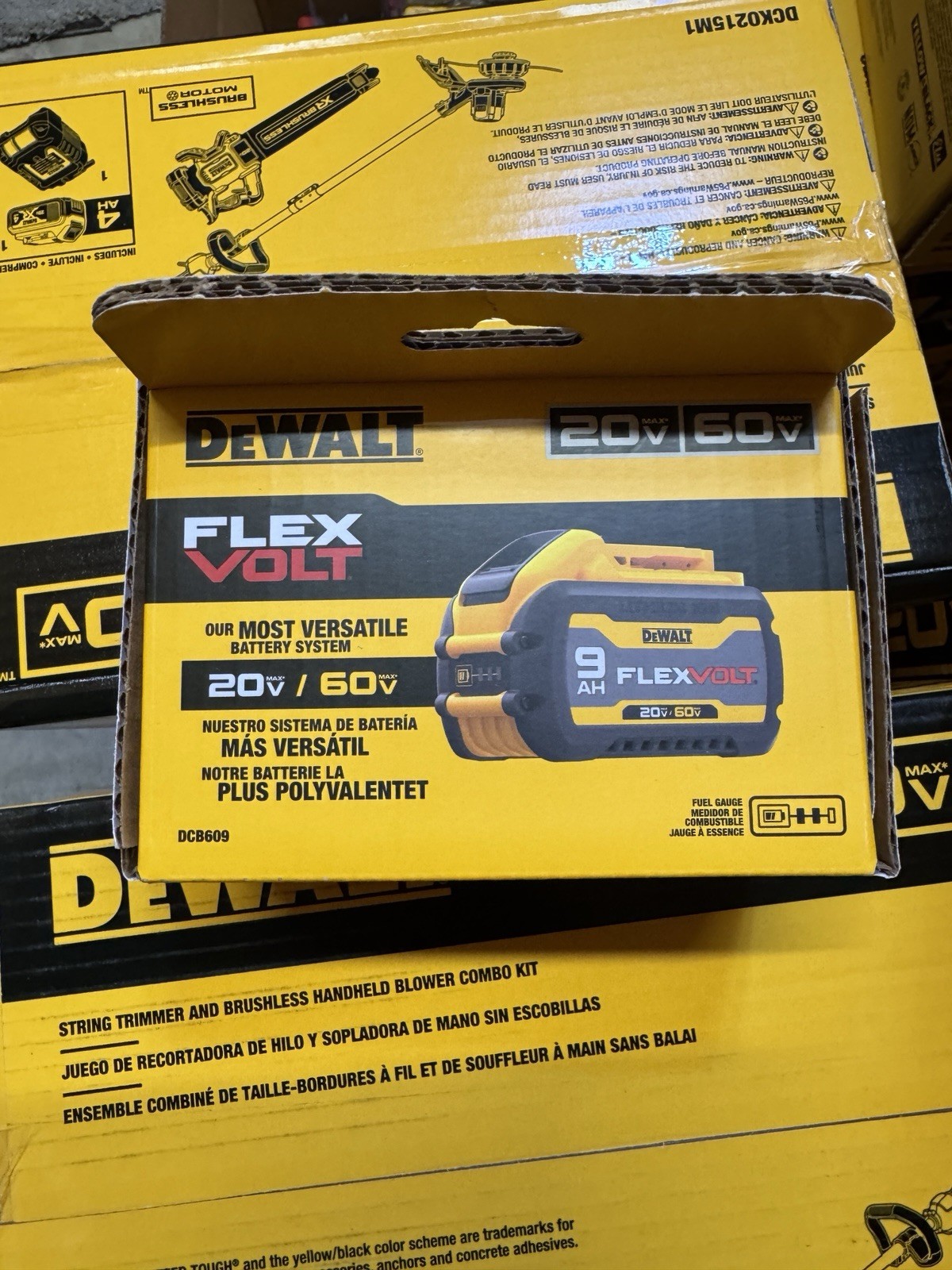 GENUINE DeWALT DCB609 FlexVolt 20V / 60V MAX 9.0Ah 9 AH Lithium-Ion Battery NEW! gallery