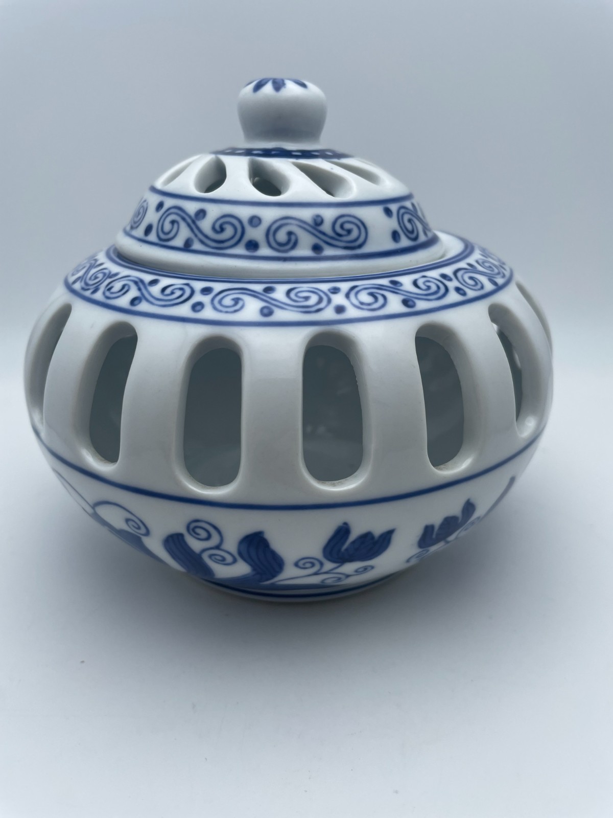 Canton Blue & White Lantern Potpourri Incense Floral Bowl Ceramic 1970" B85 gallery