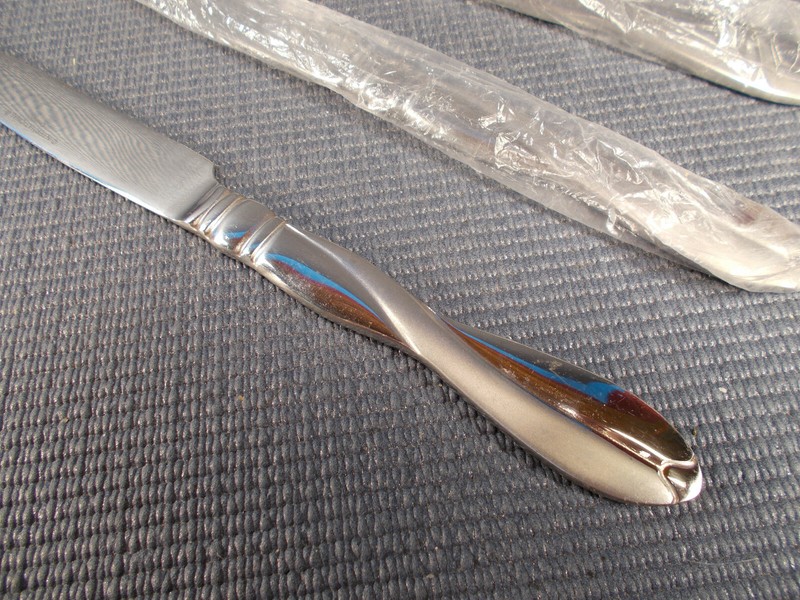 International Stainless Flatware Modern Twist Pattern 3 Dinner Knives 9 1/4" gallery