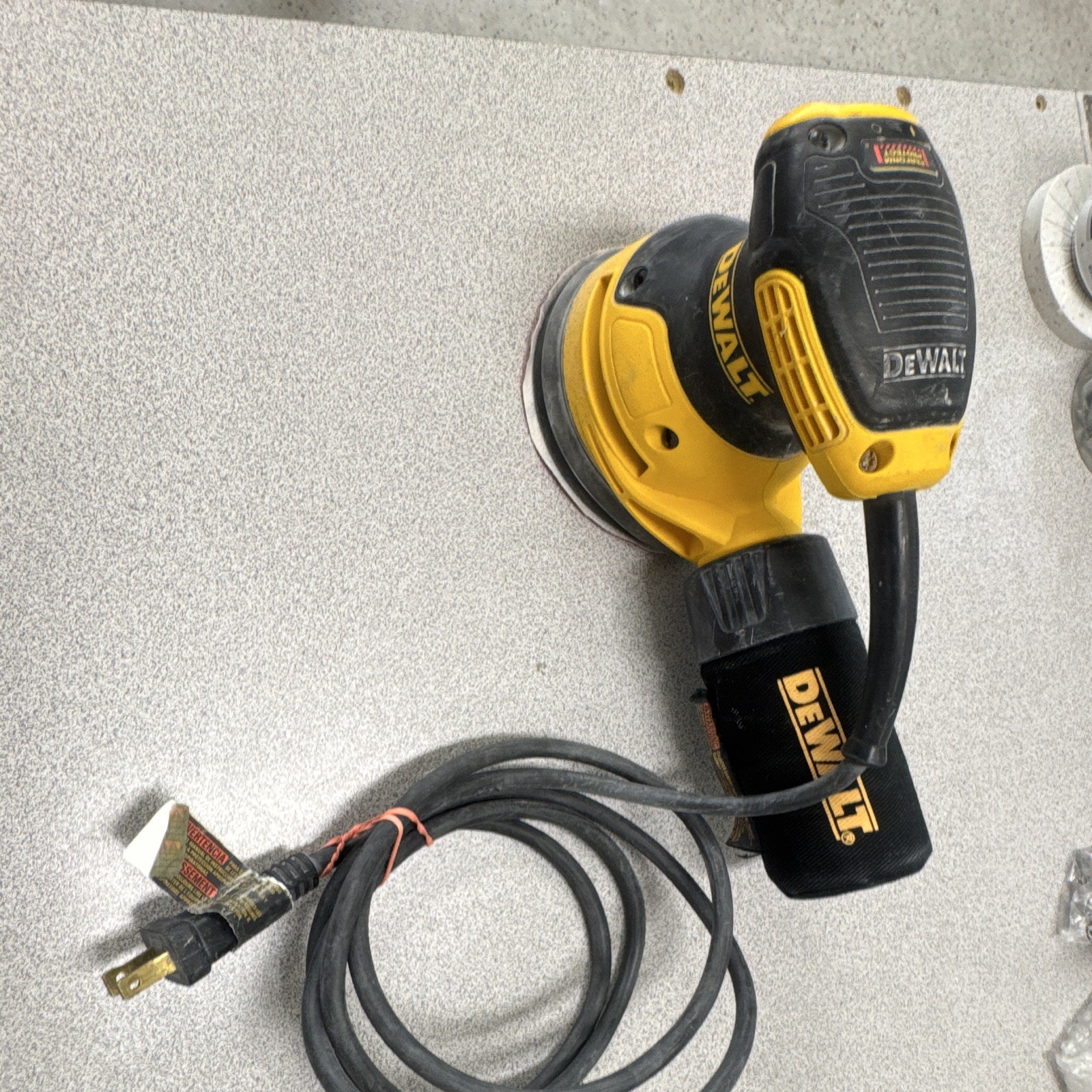 DEWALT DWE6421 Random Orbit Palm Sander, Corded Electric 120V Yellow/Black gallery