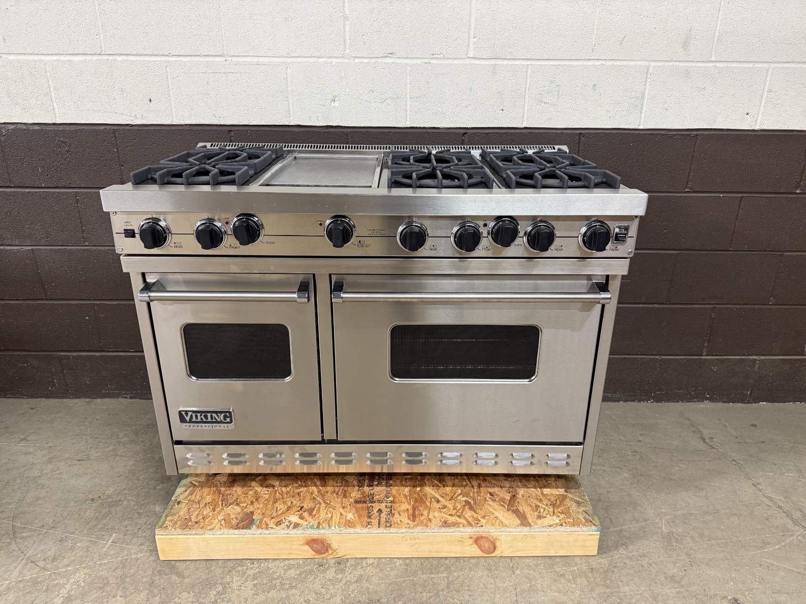 VIKING VGIC4856GSS- 48" PROAll Gas Range Oven 6 Burners + Griddle (1) gallery