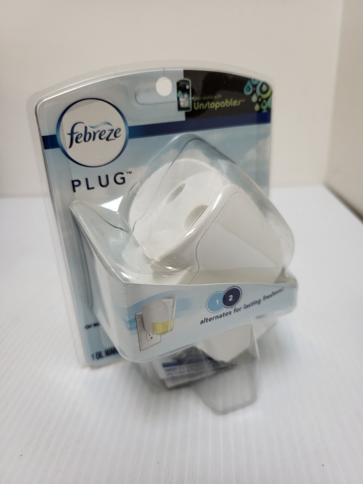 Febreze Noticeables 2 In 1 Alternating Scented Oil Warmer Plug In - White gallery