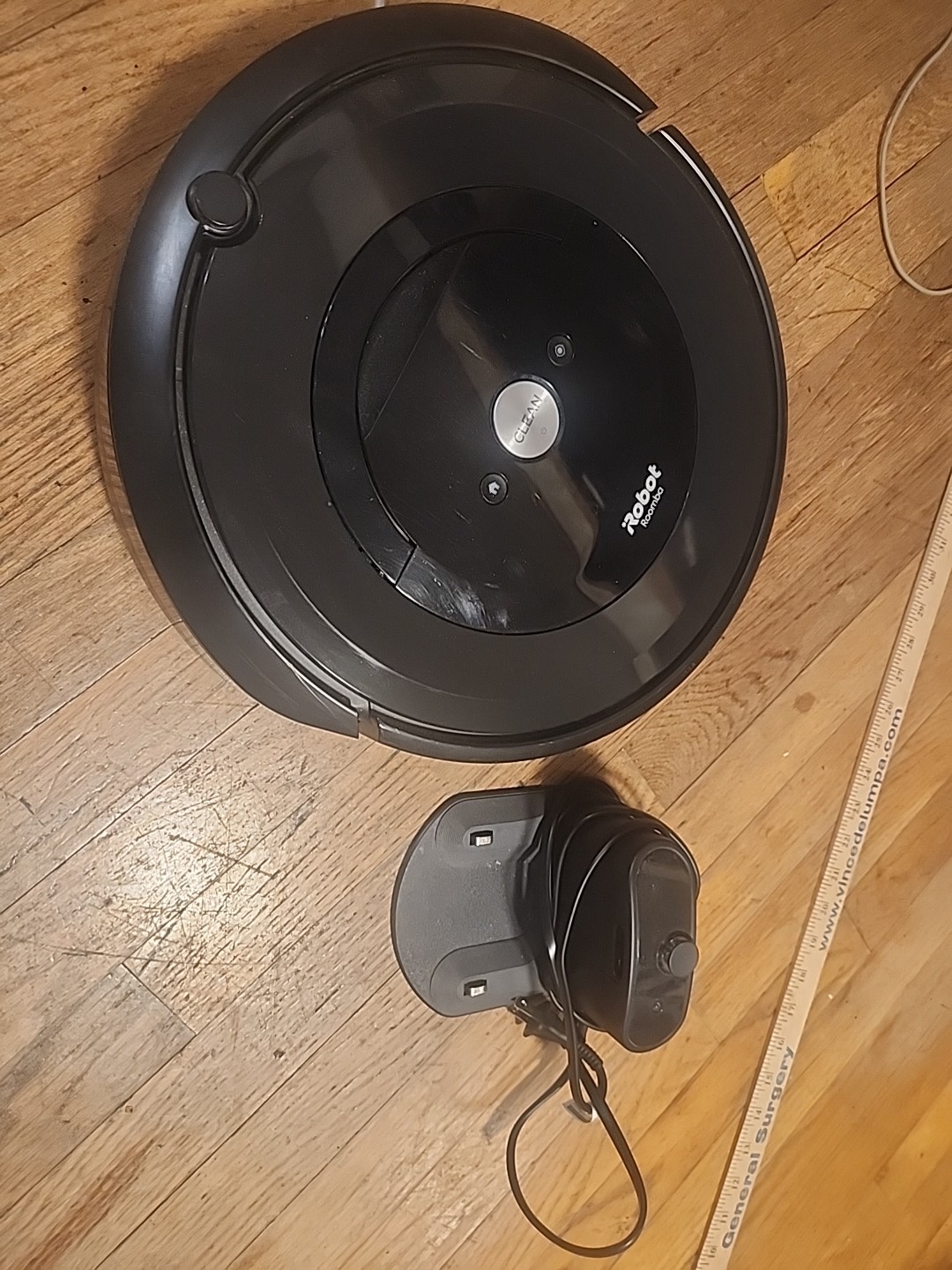 iRobot Roomba E5 With Charger Used Tested Working gallery