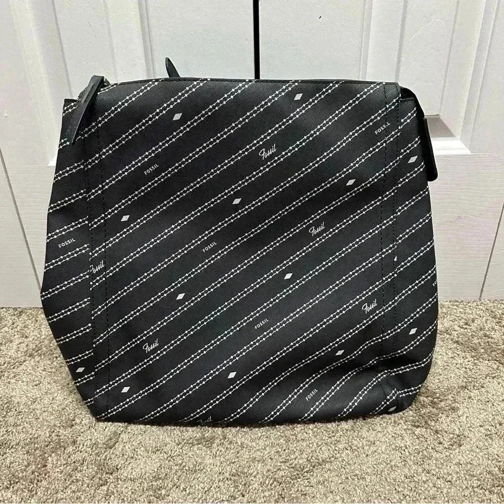Fossil Parker Convertible Backpack. Black. Faux leather. 2