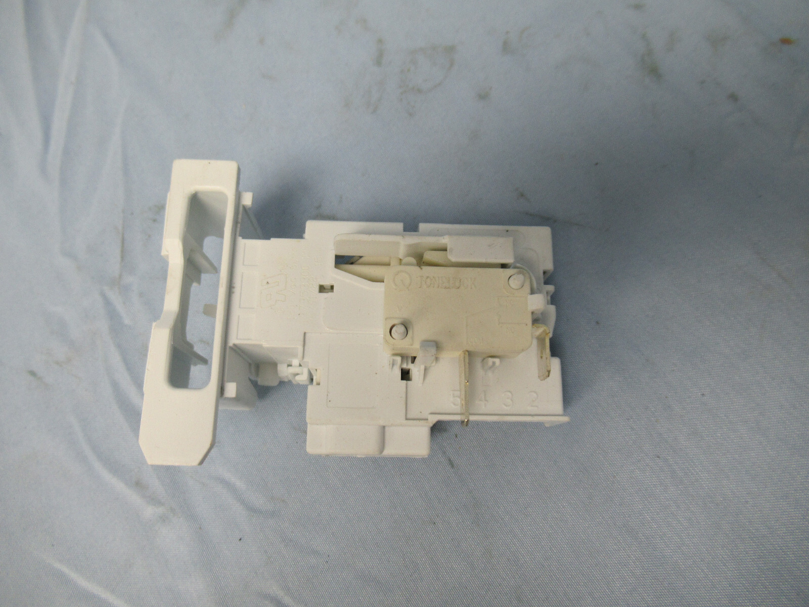 Frigidaire Stack Unit Washer/Dryer Washer Door Lock 137353300 (Lot #30) gallery