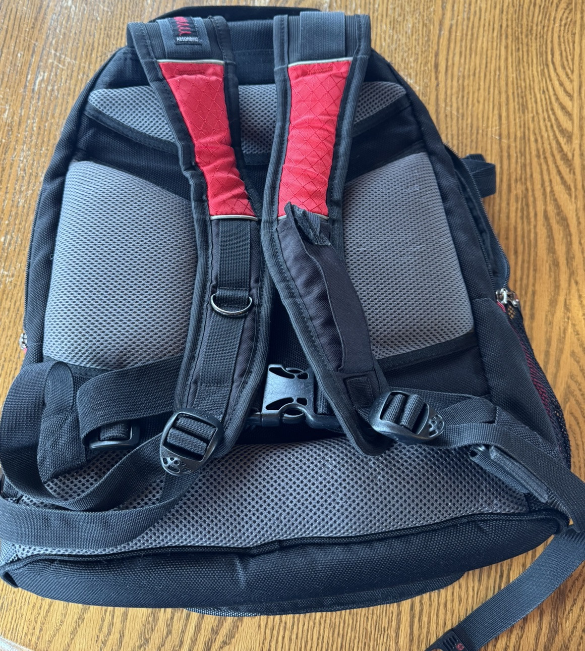 SWISSGEAR Padded Shoulder Straps Multipocket Hiking Backpack Black And Red  3