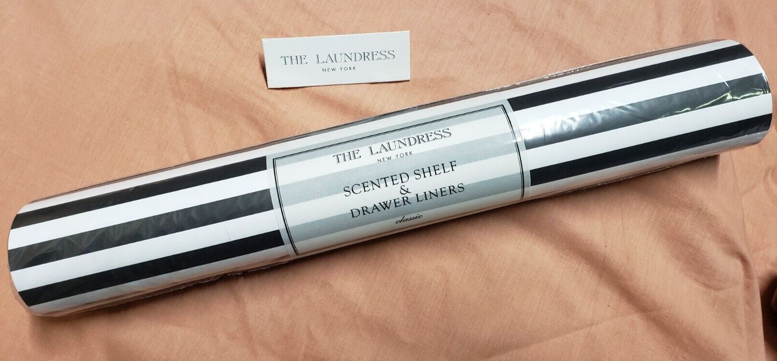 The Laundress SCENTED SHELF & DRAWER LINERS - CLASSIC SCENT - 6 SHEETS - 18"X24" gallery