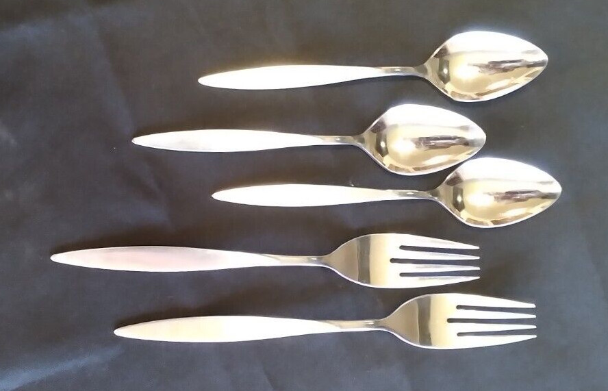 WINTERSONG Oneida Oneidacraft Deluxe Stainless 3 Teaspoon & 2 Fork 7 3/8 inches gallery