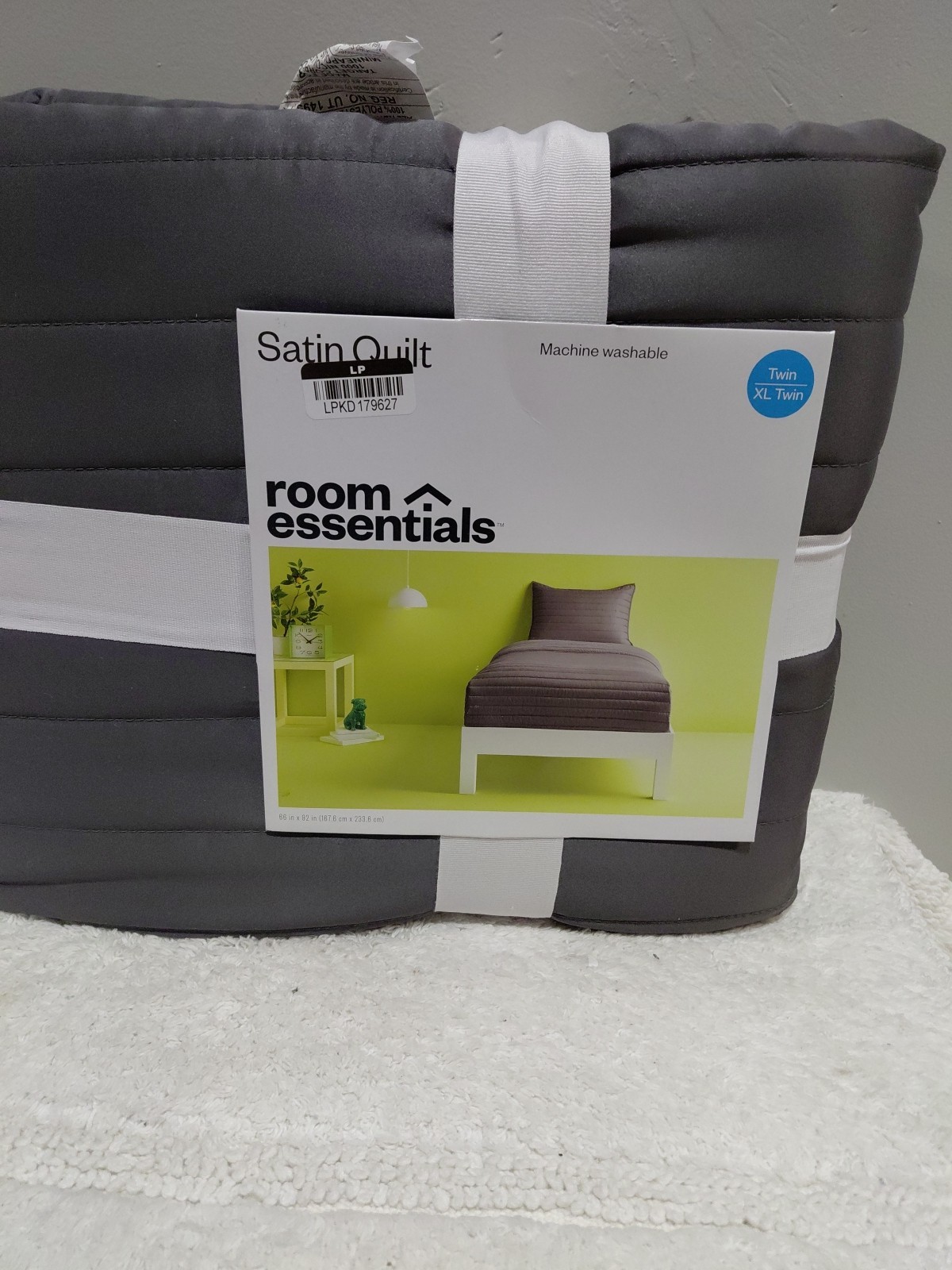 Room Essentials Twin/Twin XL Size Satin Quilt Gray 66 x 92in gallery