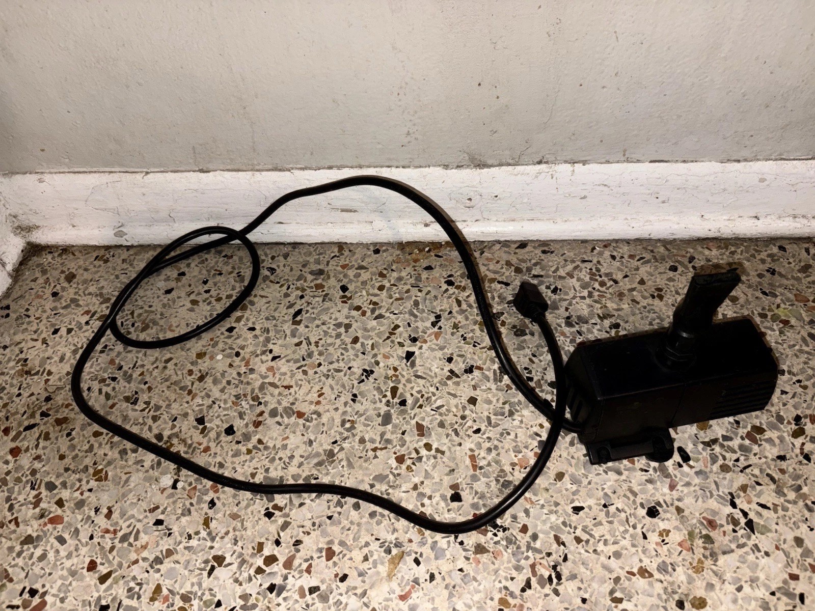 EcoPlus Eco 396 Fixed Flow Submersible or Inline Water Pump 396 GPH gallery