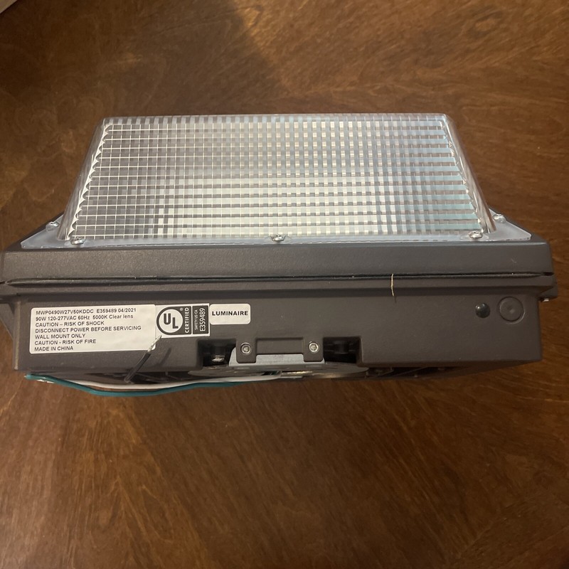 Medium Wall Pack 90w -110-277 Volts - 5000k CCT gallery