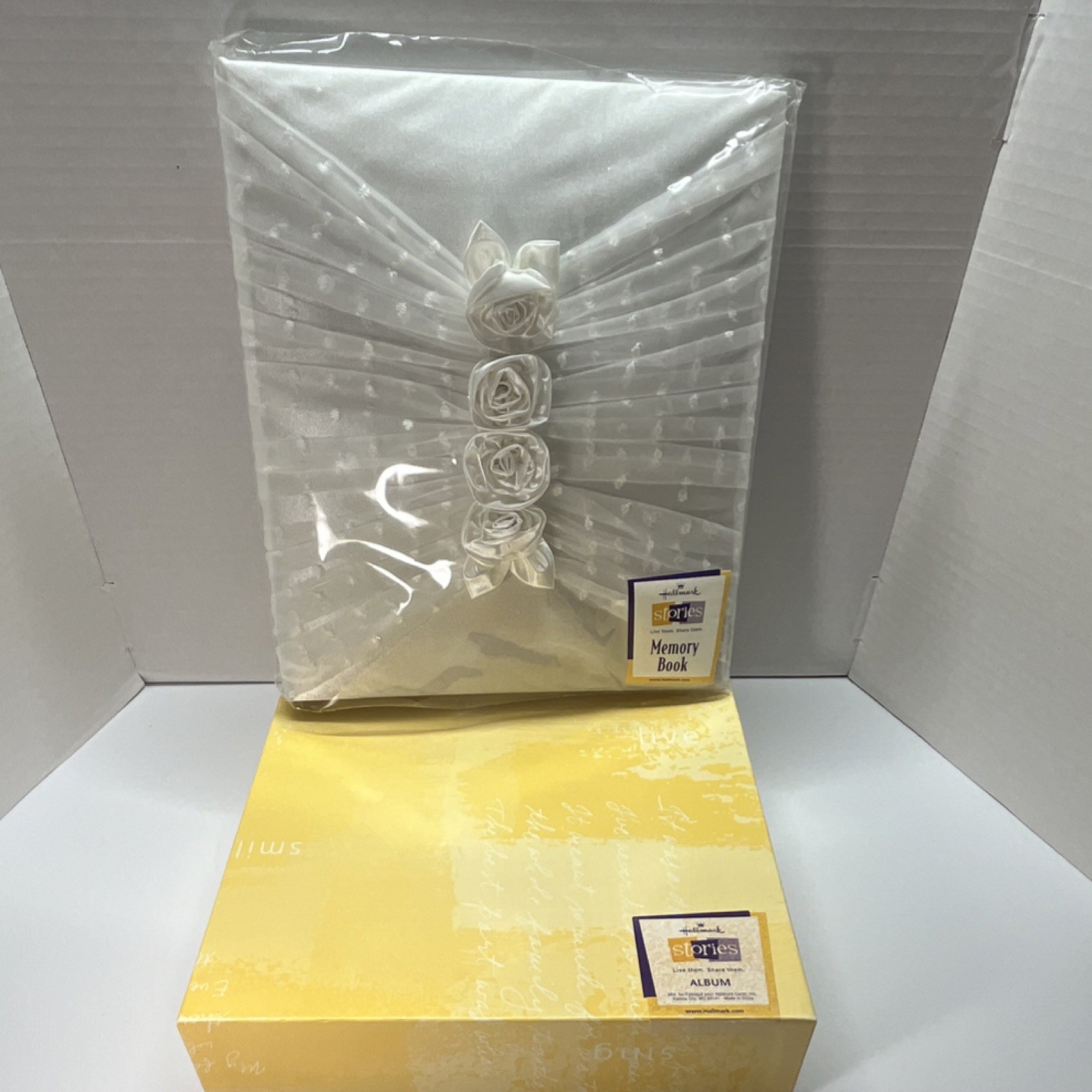 New Hallmark Traditional Wedding Memory Book White Fabric Ring Binder 10X12 gallery