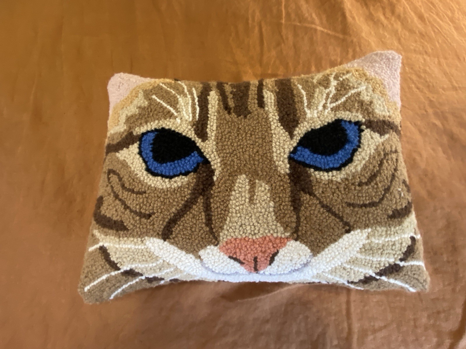 Peking Handicraft Punch Needle Kitty Cat Pillow Tufted Rectangle New Tag gallery