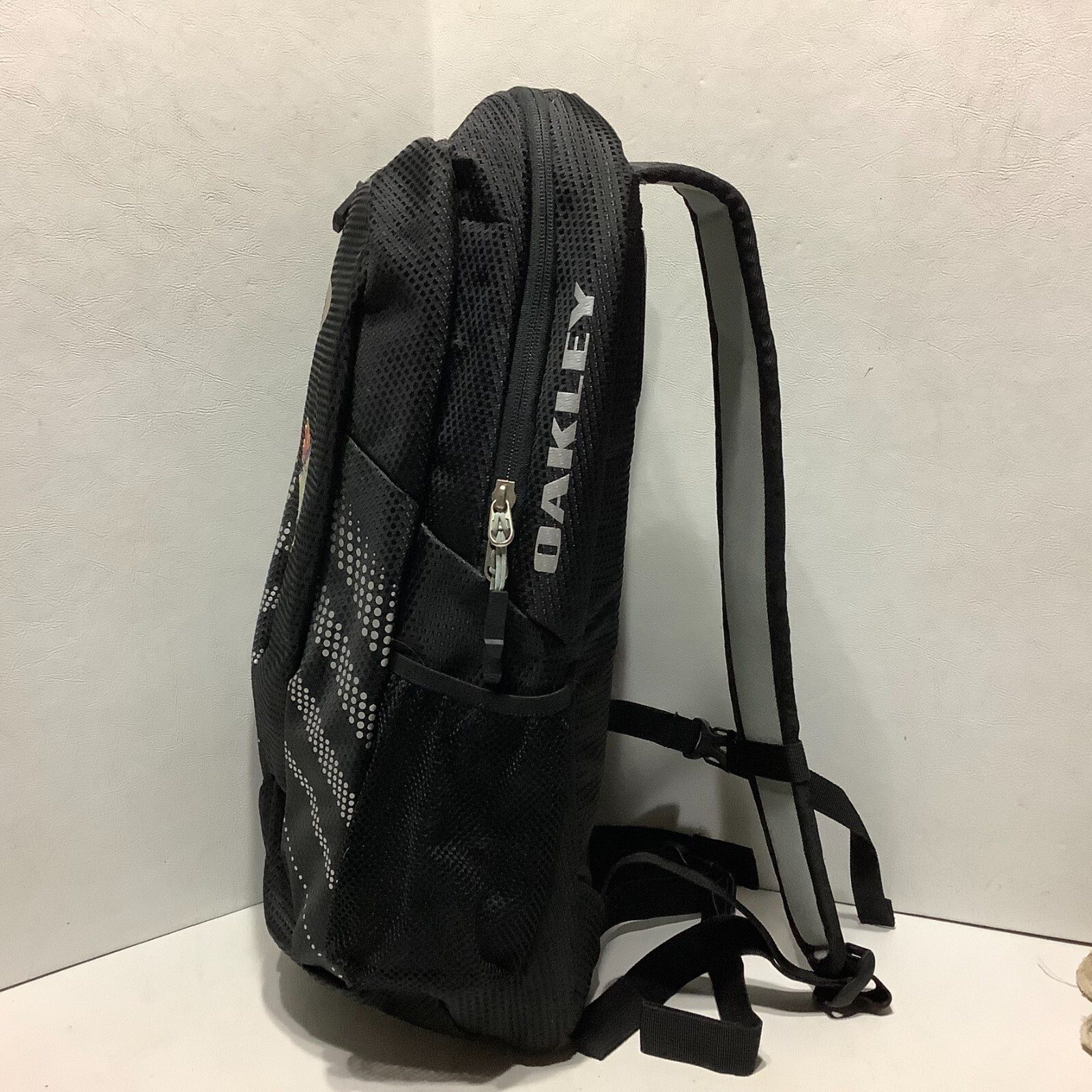 Oakley #92604 Backpack Black Labatt Blue Imported Embordered Front 18" x 12" 3