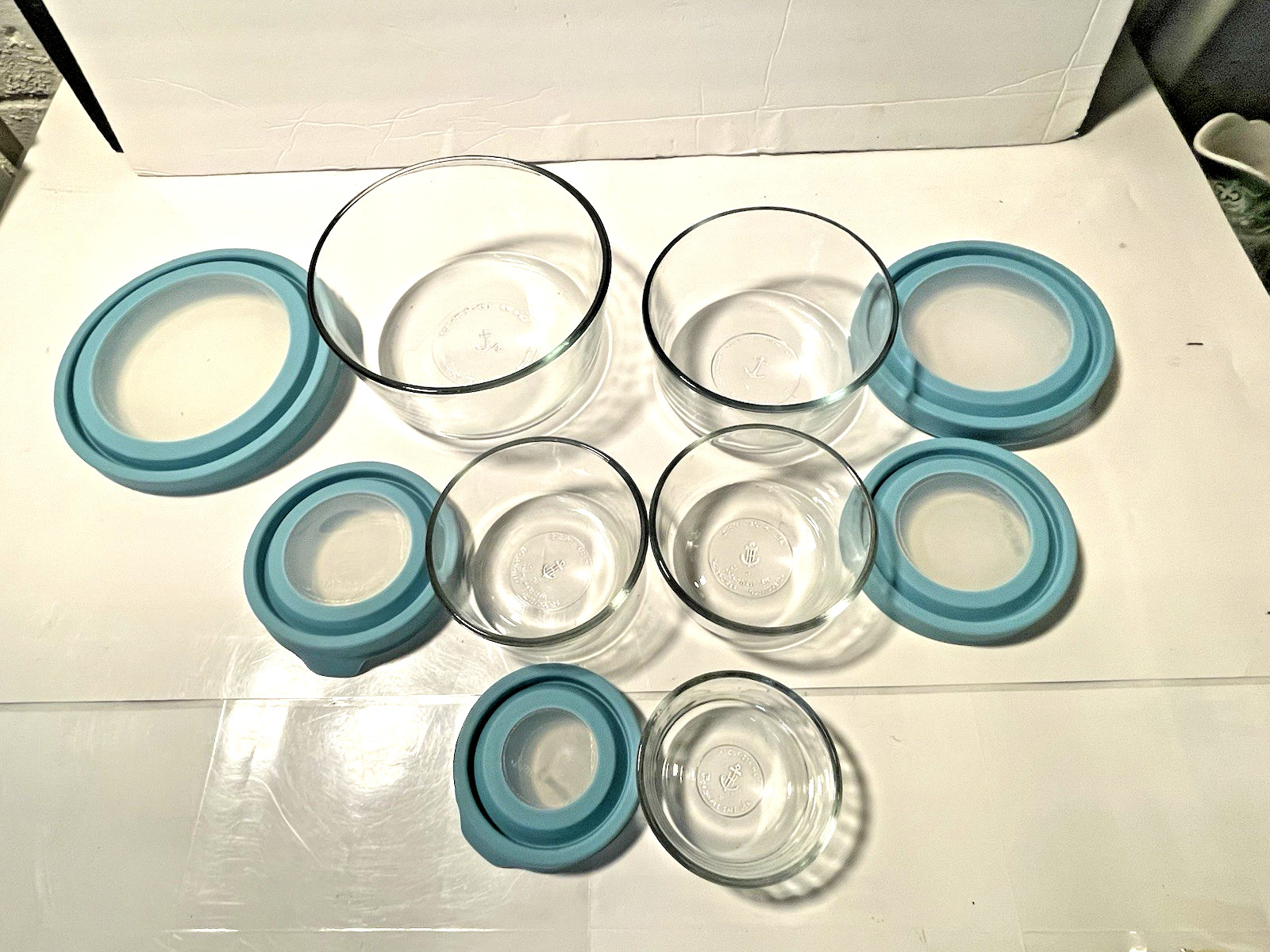 5 Anchor Hocking Snugfit Glass Storage Bowls w/blue lids 1, 2, 4, 7, cups gallery