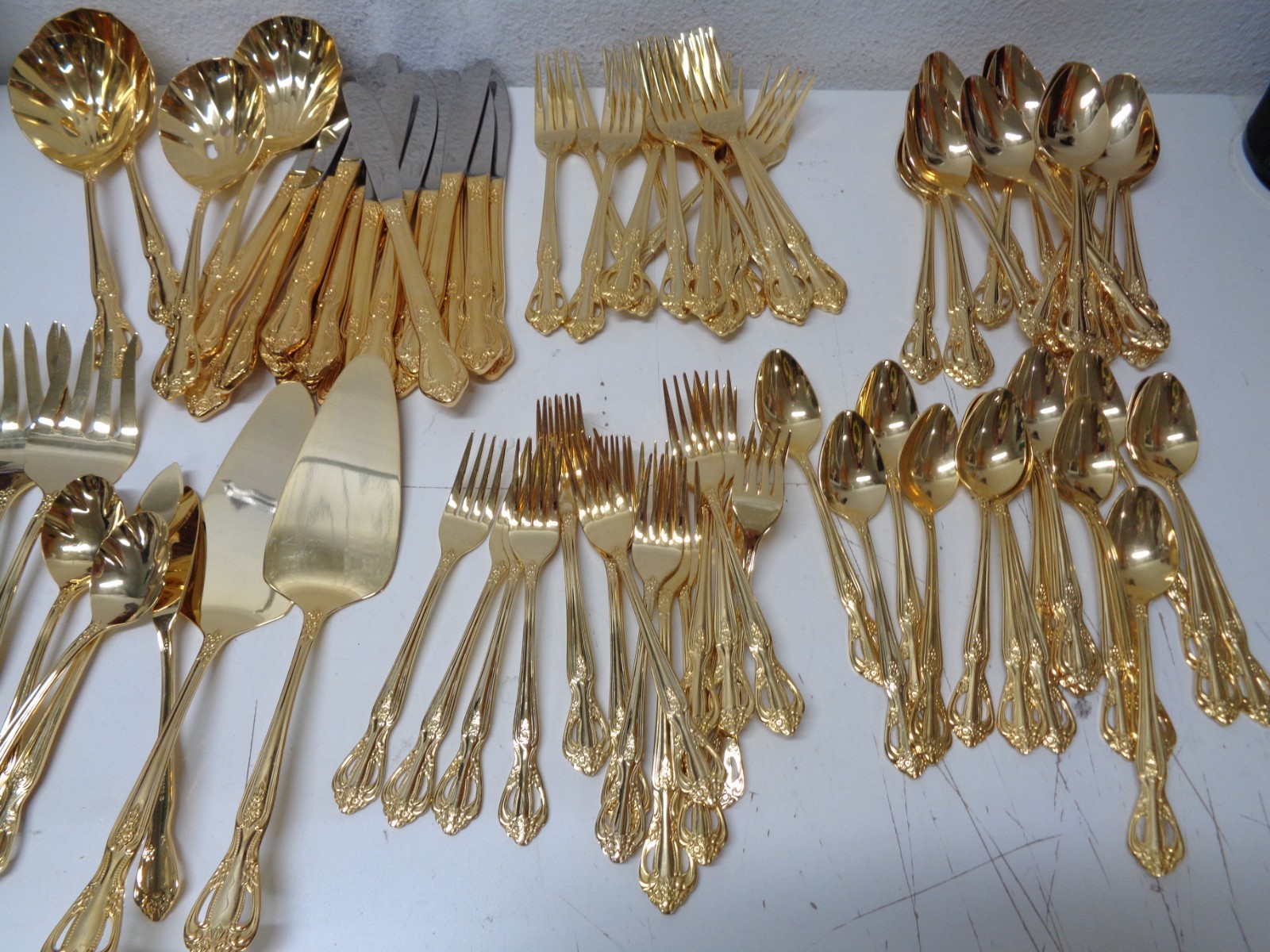 FARBERWARE REGAL GOLD ELECTROPLATE FLATWARE 92 PIECES gallery