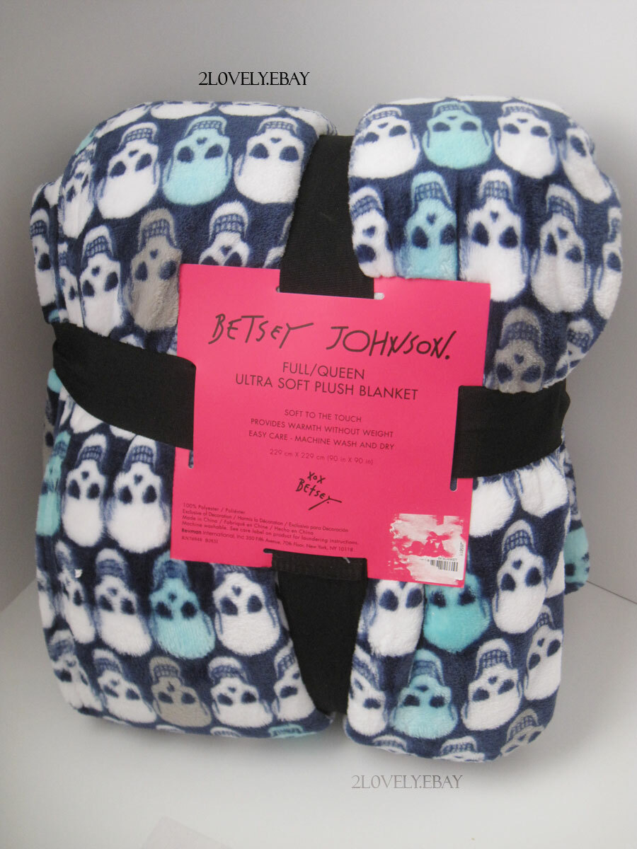 Betsey Johnson Blue White SKULLS Full / Queen 90 in x 90 in Plush Throw Blanket gallery