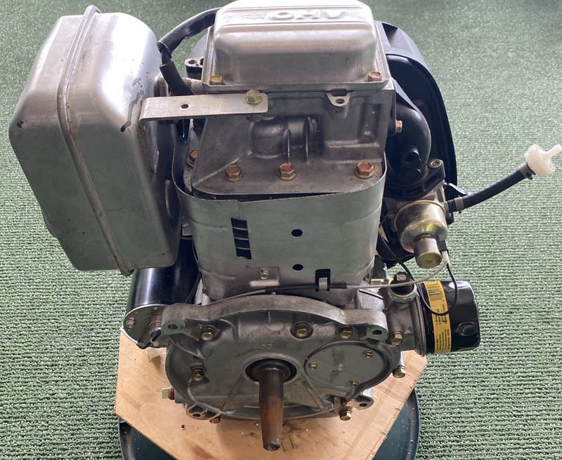 Briggs 31B775-0120 Vertical Engine 17.5 HP Tapered Shaft 3/5 Amp Alt -SR gallery