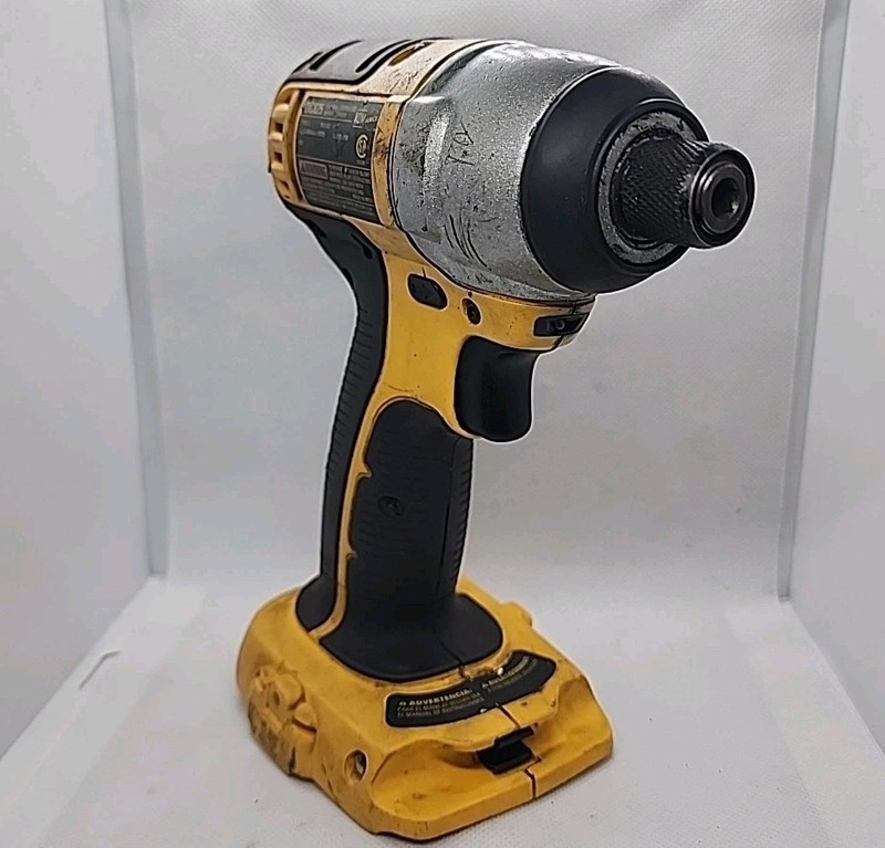 DEWALT DC825 18V 1/4" Impact Driver 1330 in-lbs 0-2400 RPM 0-2700 IPM Tool Only gallery