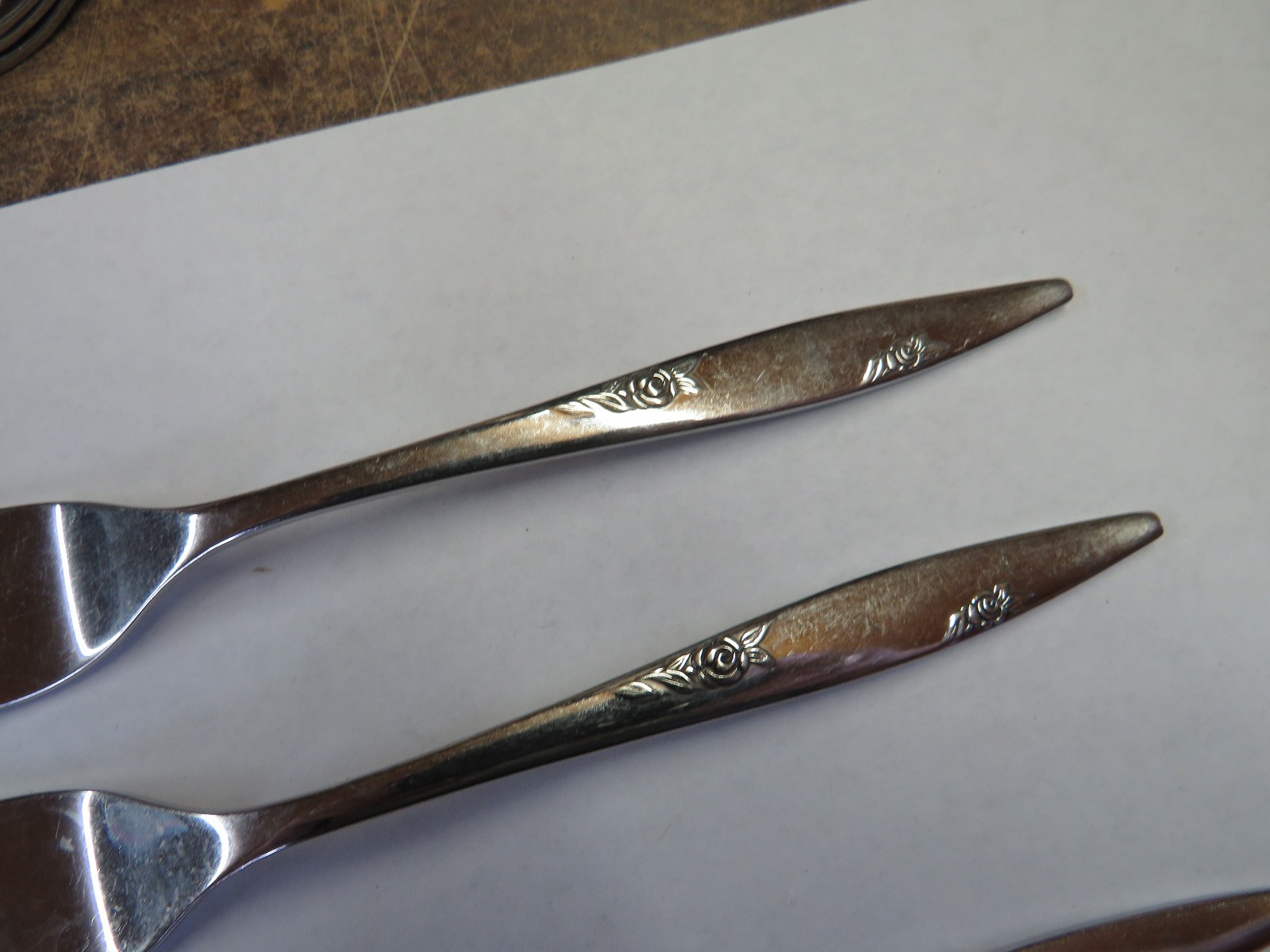 Oneida Stainless Flatware Rose Duet Pattern Set of 4 Dinner Forks 7 1/4" gallery