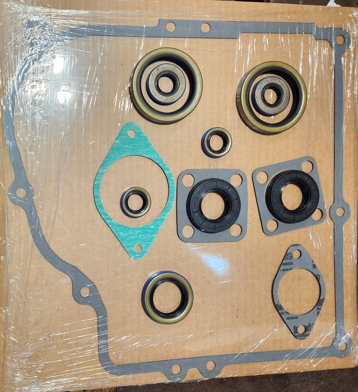 800/8000 Gravely Rider Transmission Gasket & Seal Kit gallery
