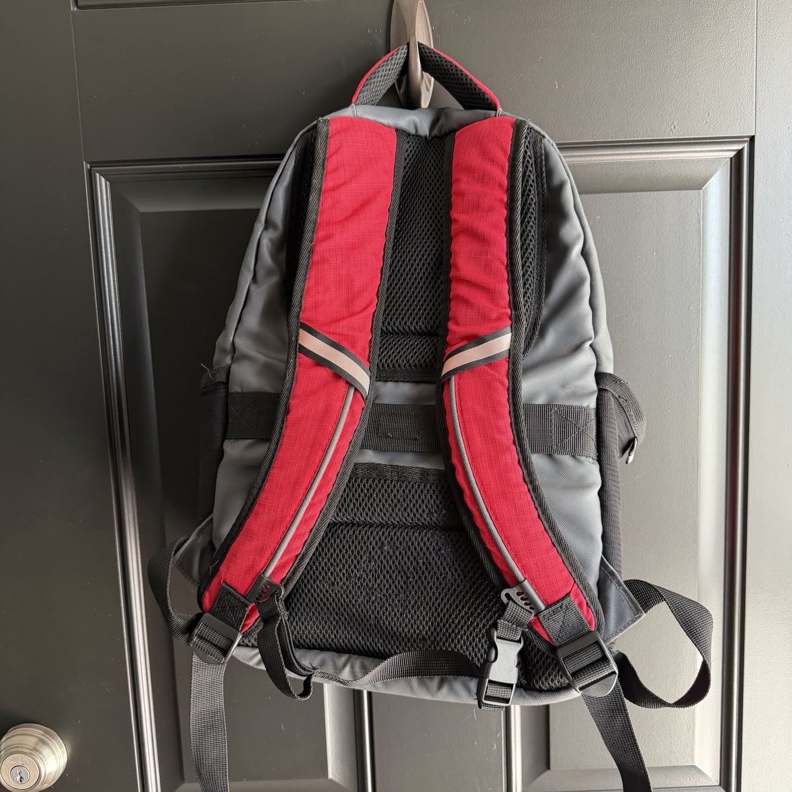 Swiss Tech Gray and Red Reflective Backpack Multiple Pockets School/Work/Hiking 2