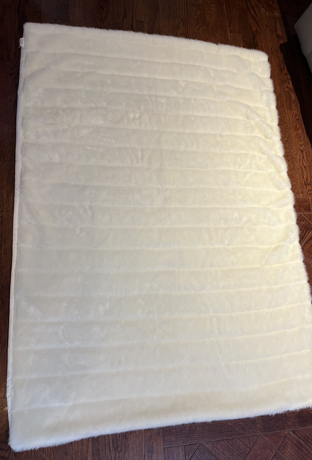 Faux Fur Ivory Soft 45x60 Throw Blanket Made In India Acrylic/Polyester Blend gallery