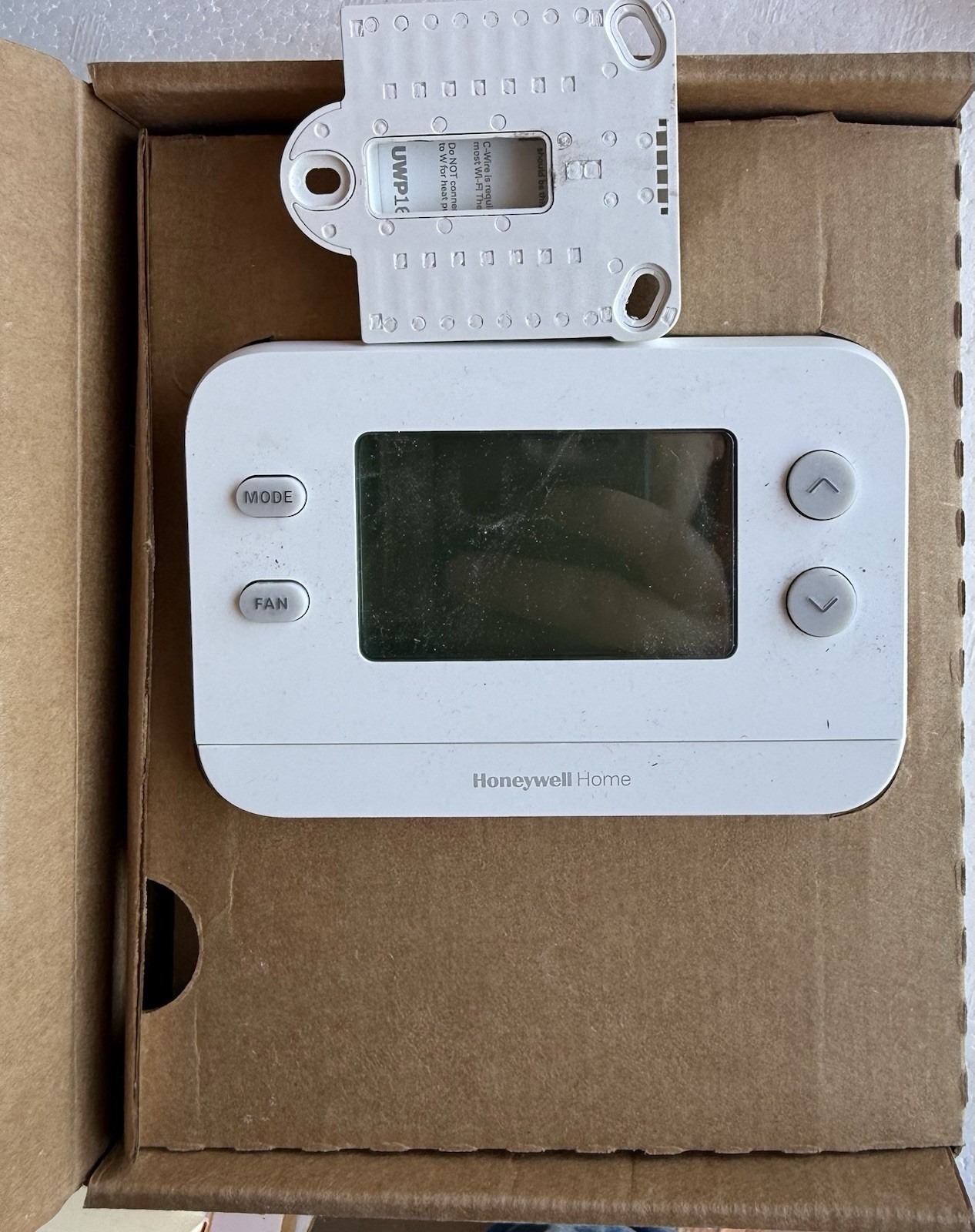 Honeywell Home RTH11B X1N Non-Programmable Thermostat Single Stage Heat/Cool gallery