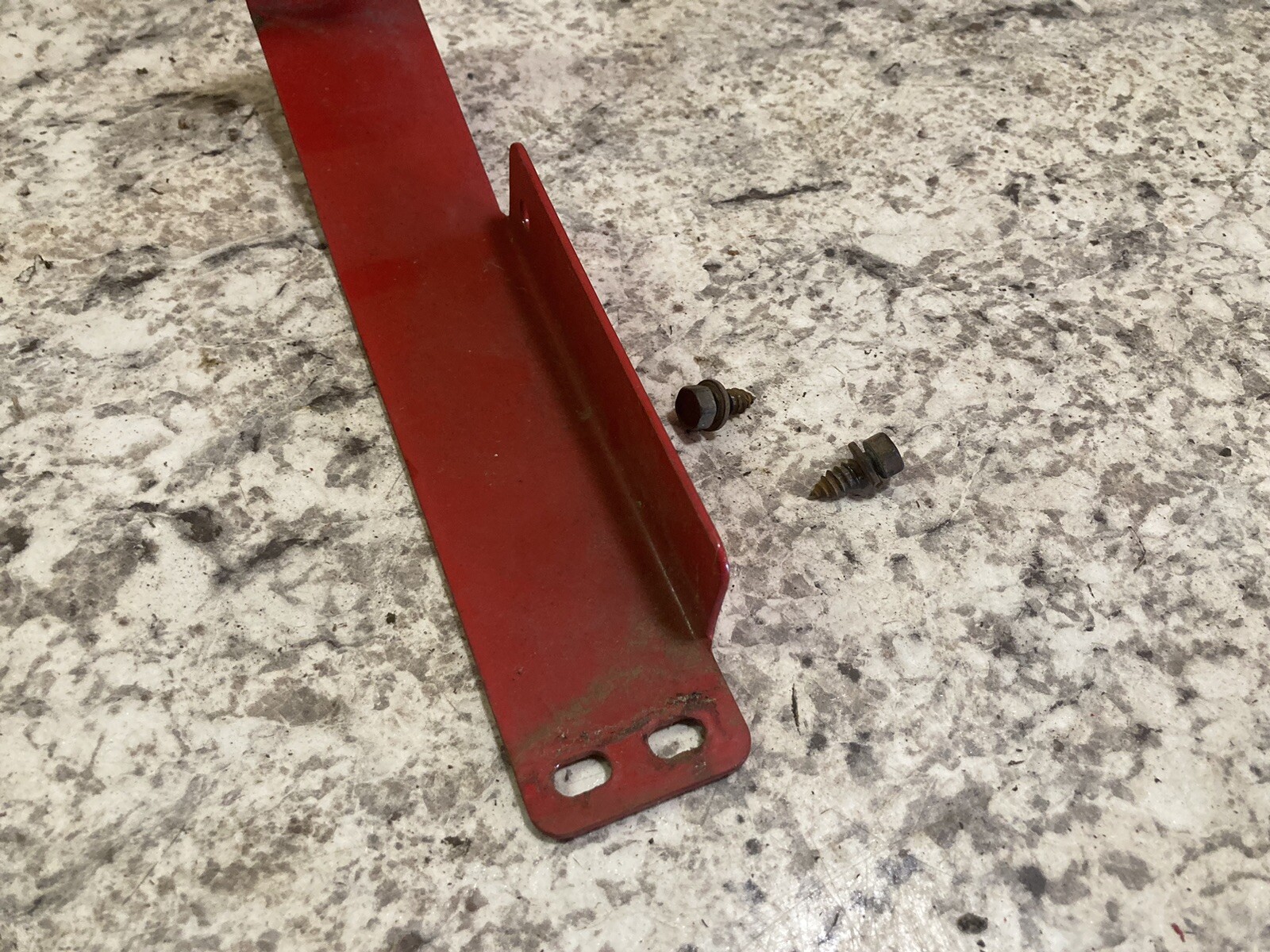 MTD 314-180-000 Snow Blower Snowthrower Engine Support Bracket 784-5177-0637 Red gallery