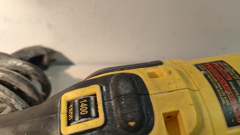 DEWALT Buffer Polisher Bundle 7”-9” Variable Speed 0-3,500 RPM DWP849X (Video) gallery