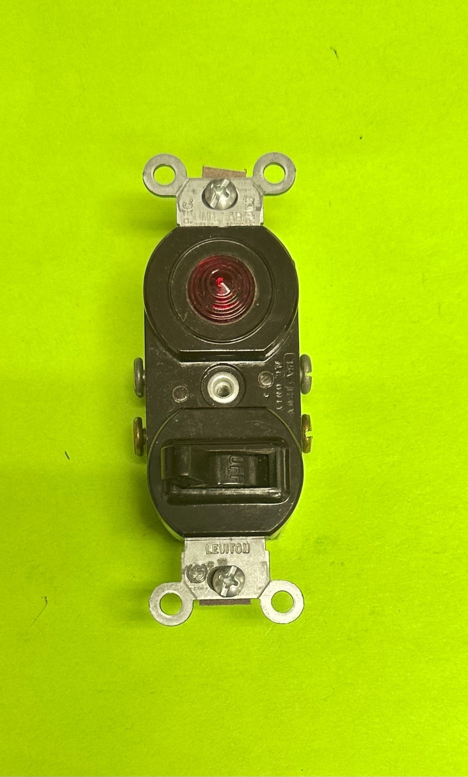 Leviton 5226 COMBINATION SP Toggle Switch & PILOT LIGHT 15A 125V BROWN gallery