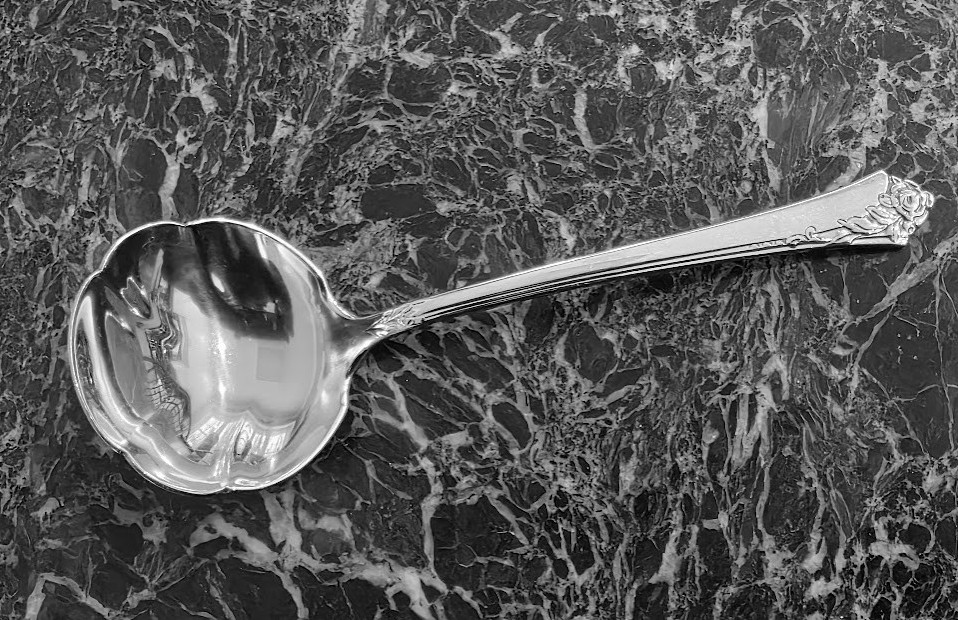 Oneida Damask Rose Gravy Ladle Stainless Glossy 7 3/4" long 2 5/8" across gallery