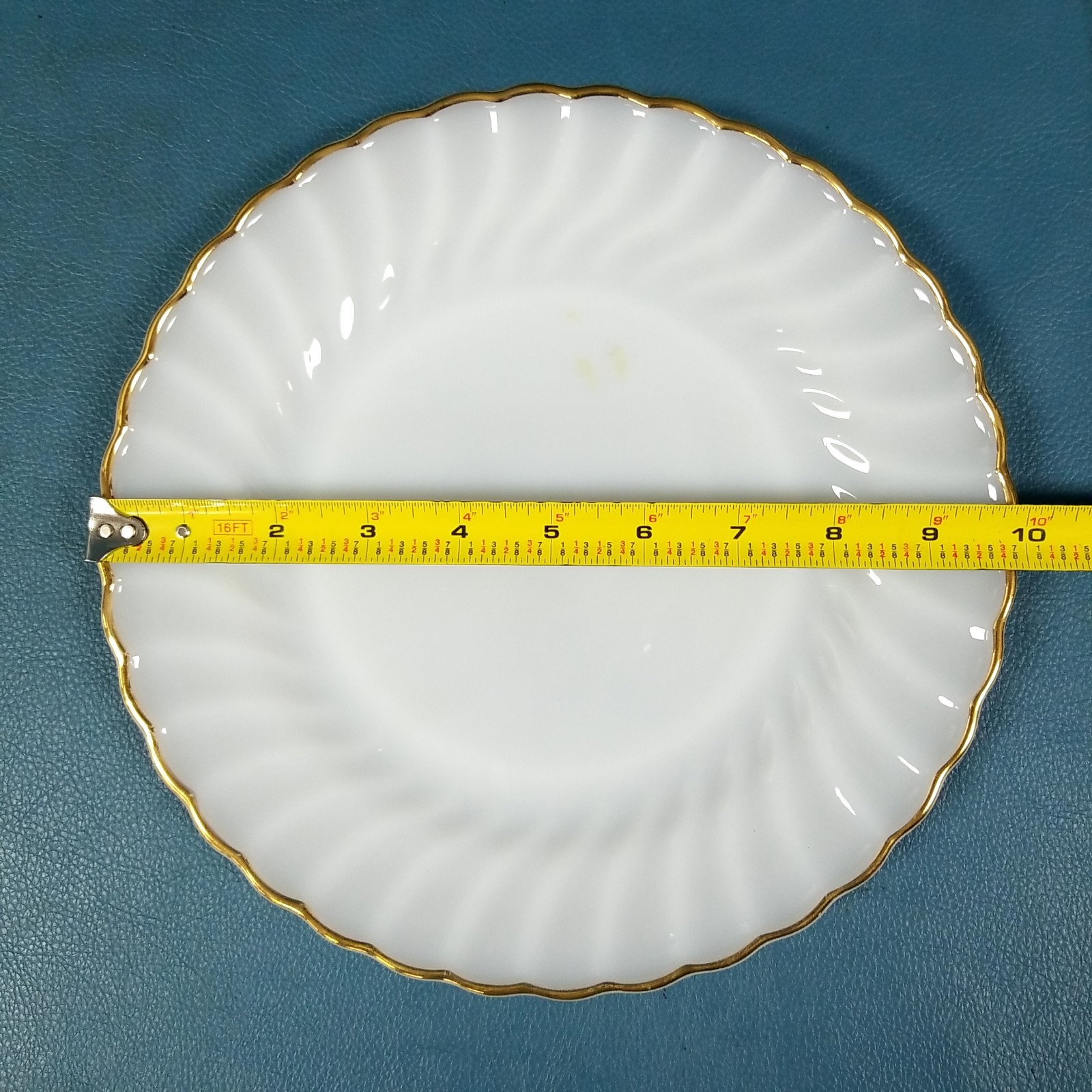 6 VTG Anchor Hocking Swirl Golden Shell 10" Scalloped Dinner Plates White Milk G gallery