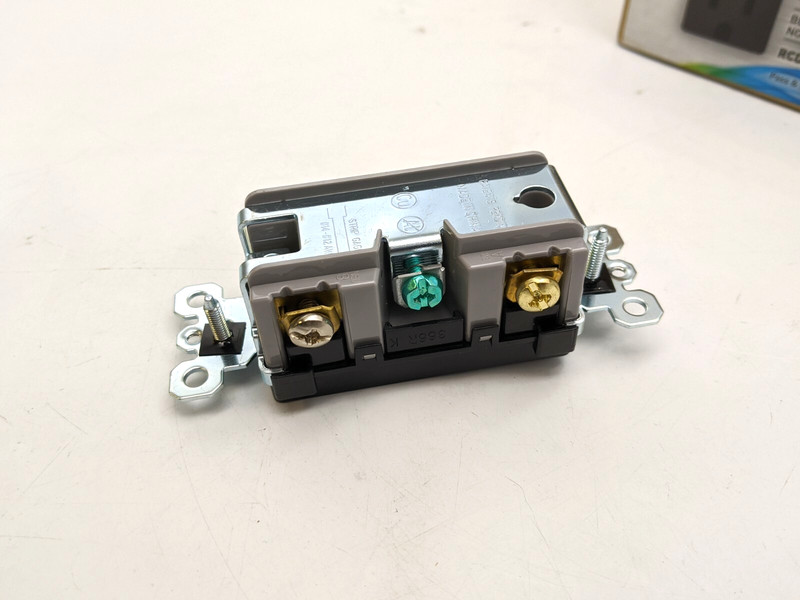 1PC RCD38TRBKCC6 Paddle Switch Outlet Single Pole 3 Way 15A 120/125VAC Black NOS gallery