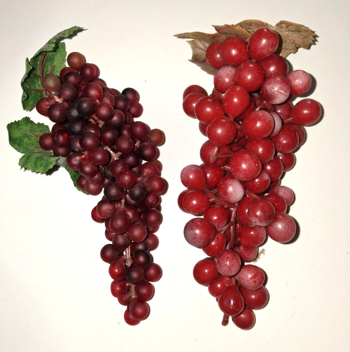 Mixed Lot Of 4 Rubber Grape Clusters on Vines Vintage Home Decor gallery