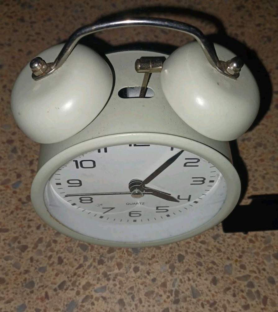 White Twin Bell Alarm Clock with Simple, Extra Loud Ringing for Adult EUC W/Batt gallery