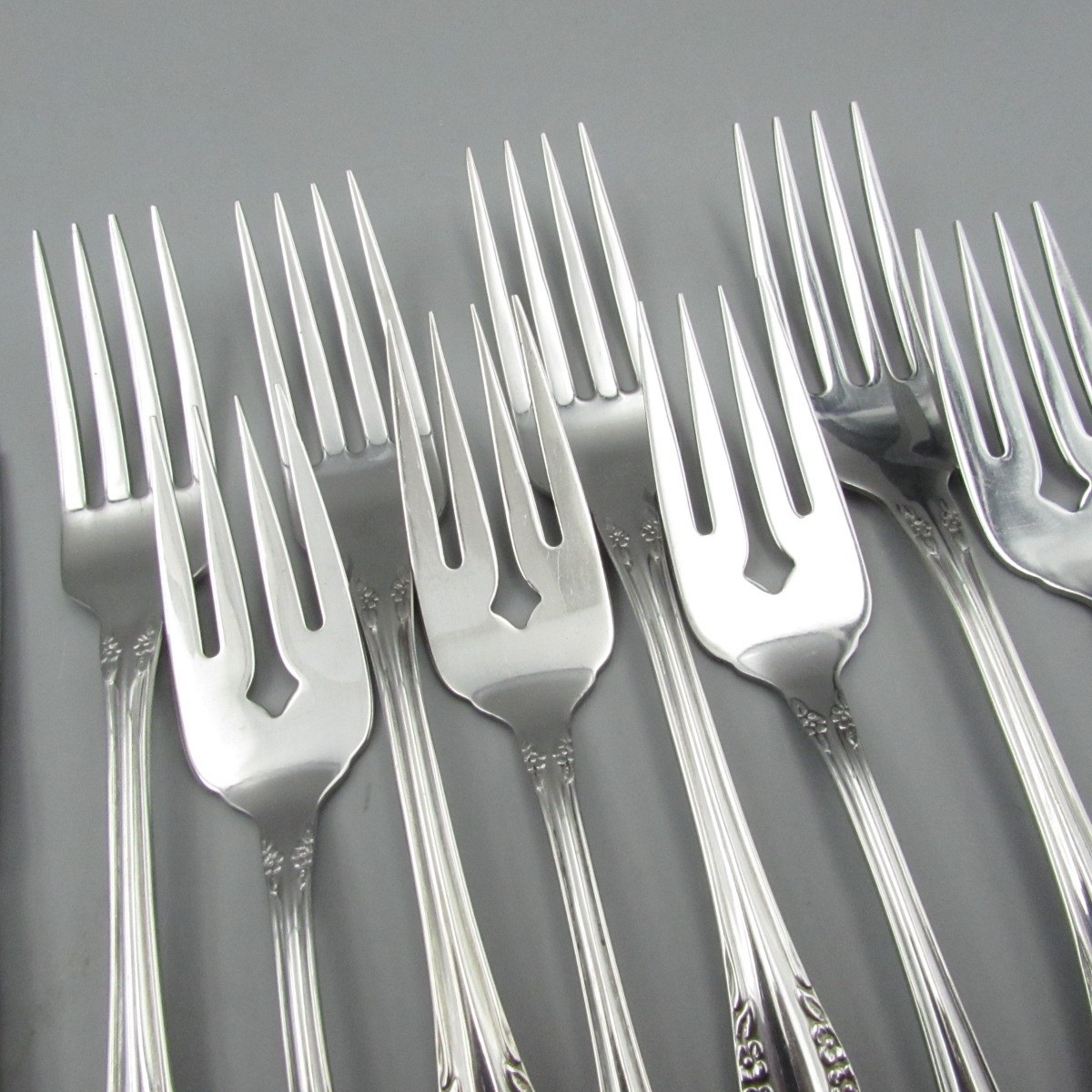 WM Rogers Oneida USA Stainless MANSFIELD Service for Four / 20 Piece Set - Used gallery