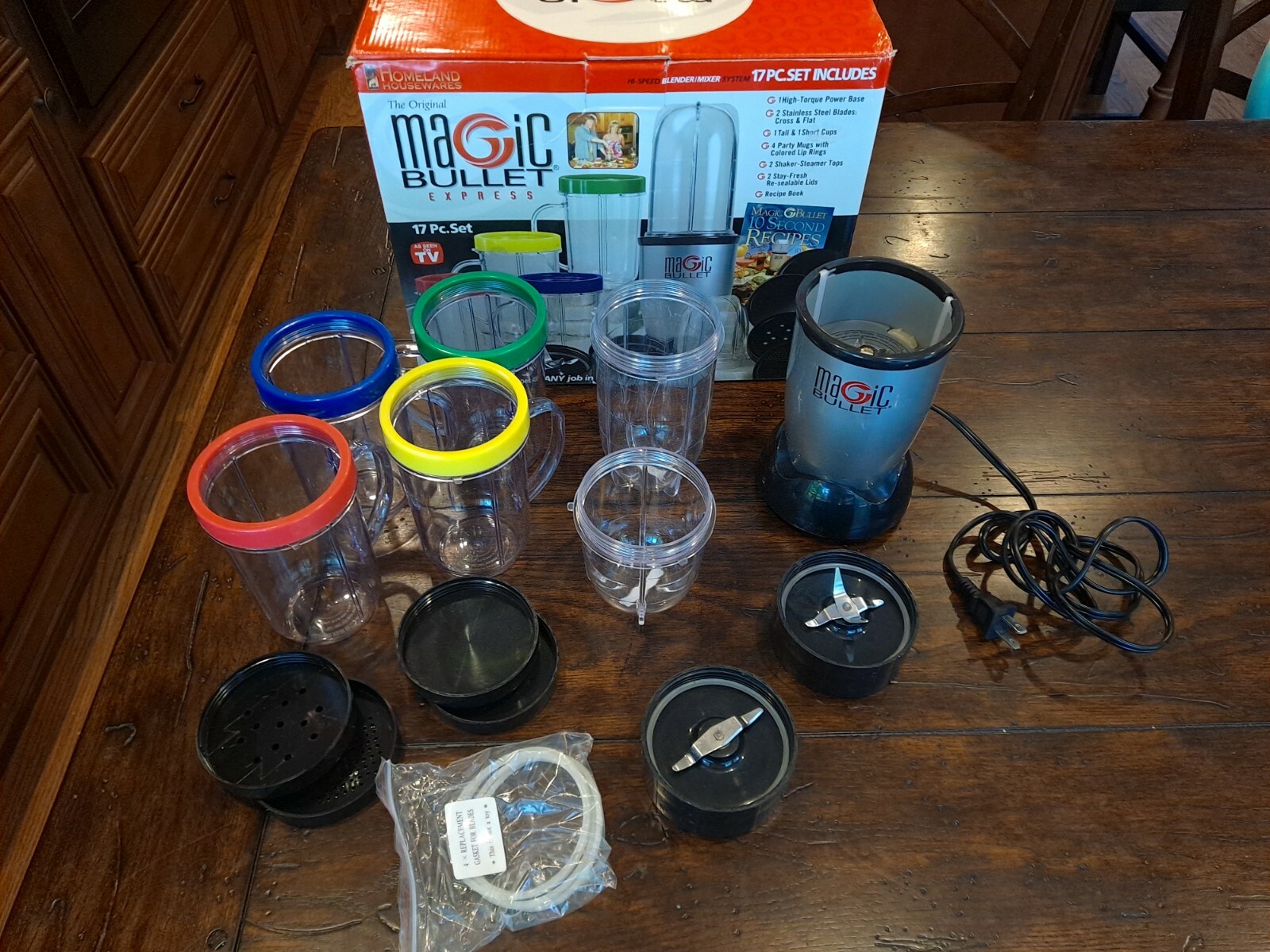 Magic Bullet Express Complete 17pc set w/original Box Model MB1001 gallery