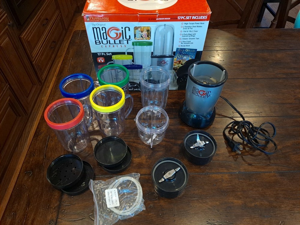 Magic Bullet Express Complete 17pc set w/original Box Model MB1001