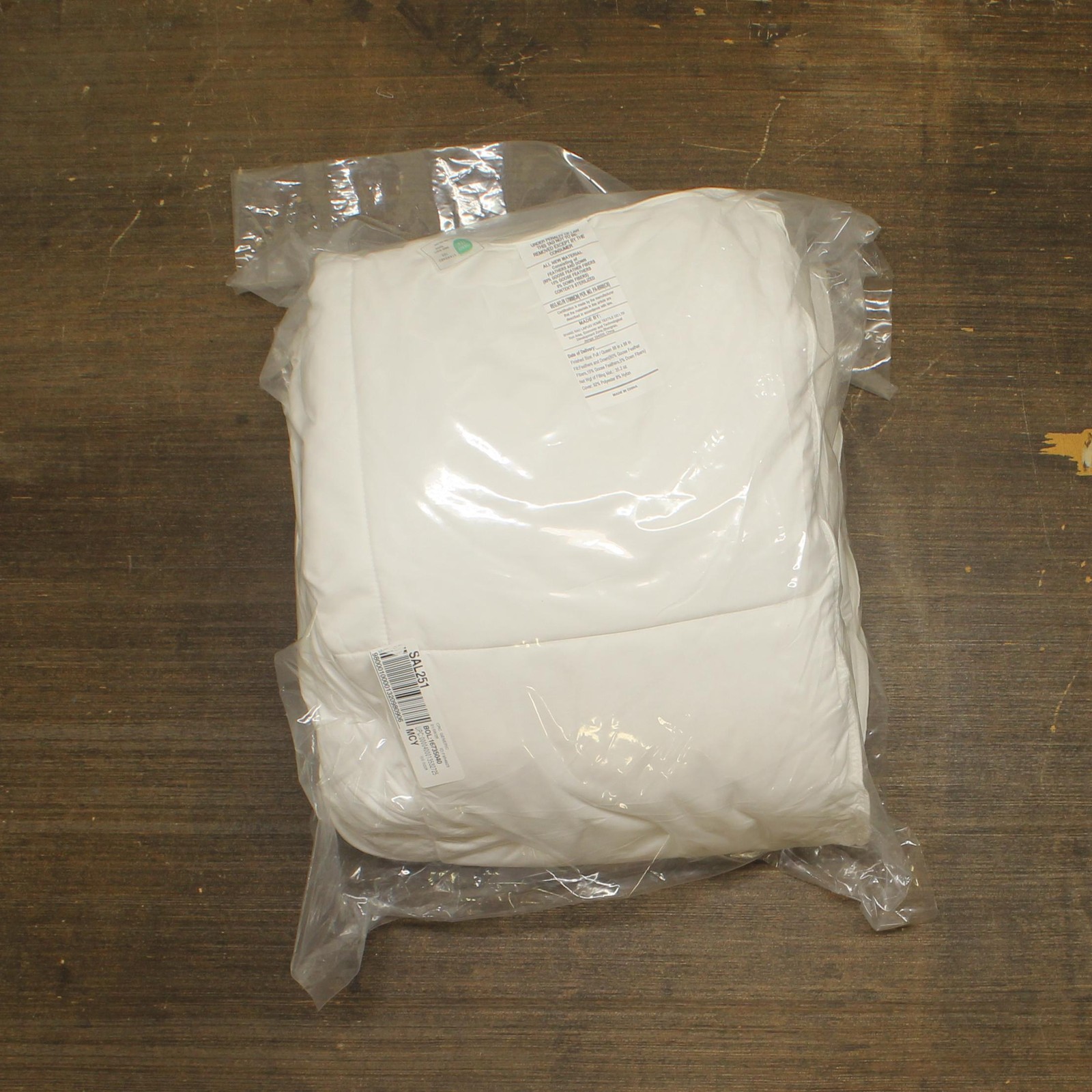 unikome Ultra Lightweight Goose Down Feather Comforter White Full / Queen gallery