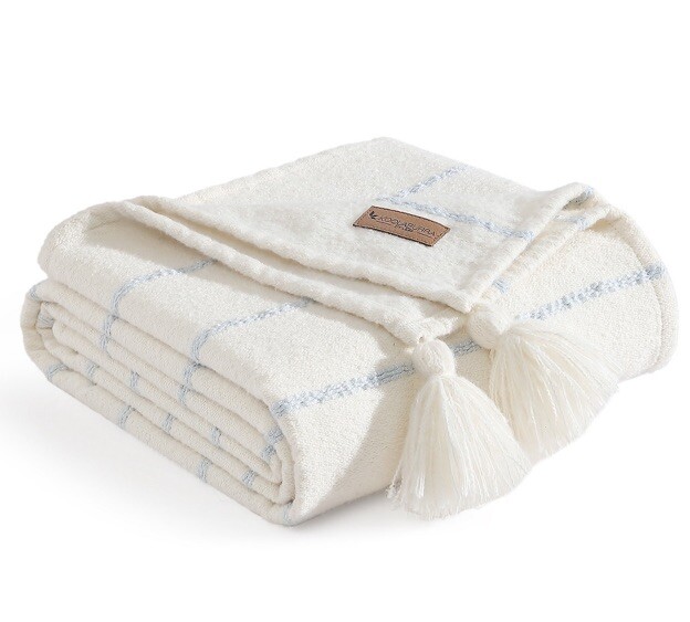 White & Illusion Blue Koolaburra by UGG Hart Boucle Woven Throw with Tassels New